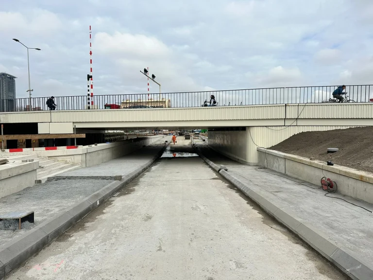 Vooraanzicht van de Trekvlietbrug