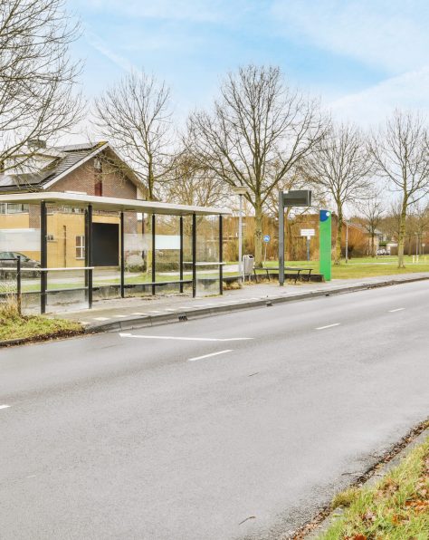 Bushalte ergens in Nederland