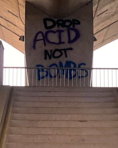 Graffiti op de brug in Nijmegen