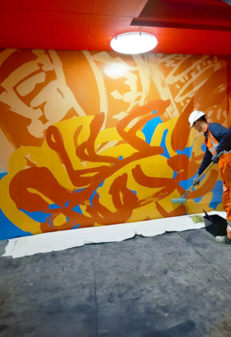 Het beschermen van een kunstwerk in Amsterdam.